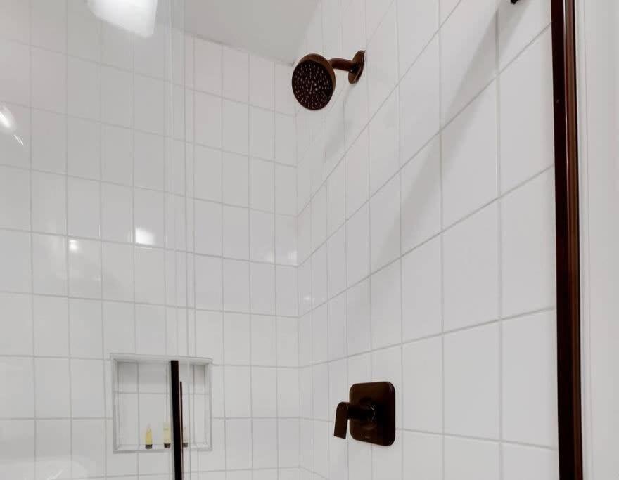 Housepitality - The Reichstag Suite - Modern コロンバス エクステリア 写真